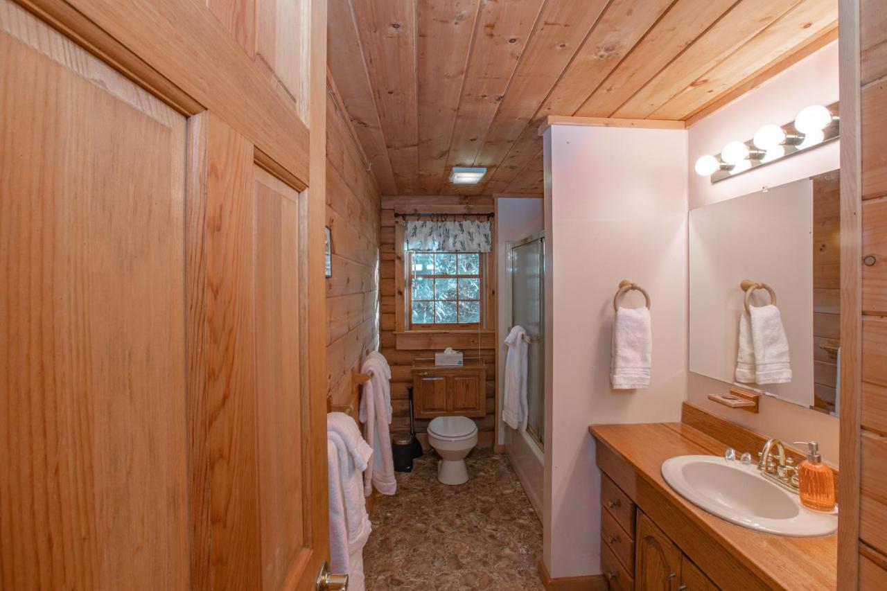 Treetops Cabin Easy To Asheville With Fast Wifi And Great View Swiss Eksteriør billede