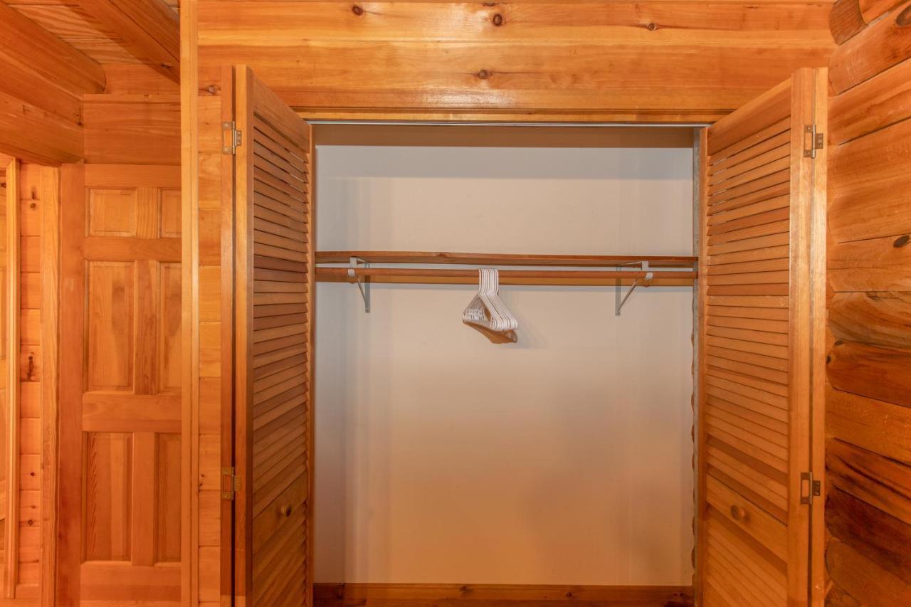Treetops Cabin Easy To Asheville With Fast Wifi And Great View Swiss Eksteriør billede
